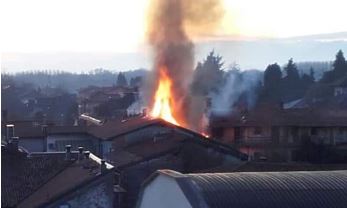 Ghemme: abitazione devastata da un incendio in pieno centro storico
