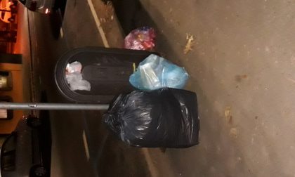 Ancora rifiuti abbandonati nei pressi dei cestini