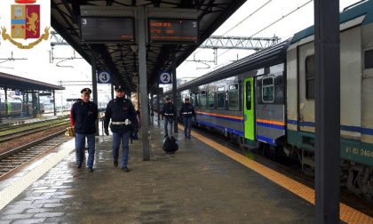 Senza biglietto sul treno, si rifiutano di esibire i documenti in stazione: denunciati in due dalla polizia a Novara