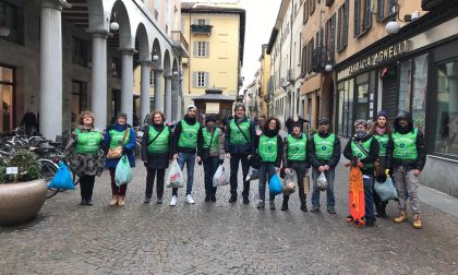 Volontari di NovaraGreen "il centro storico non è un cestino"