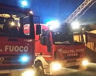 Incendio nella notte ad Armeno, brucia abitazione