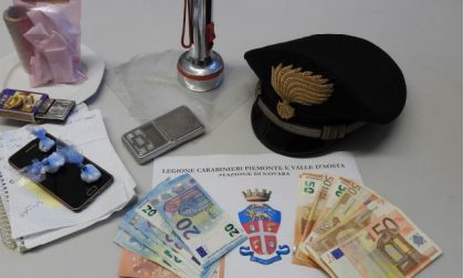 Trecate nascondeva droga in una torcia: arrestato