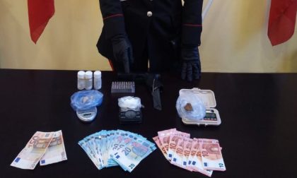 Droga soldi e una pistola a salve: i carabinieri arrestano un trecatese