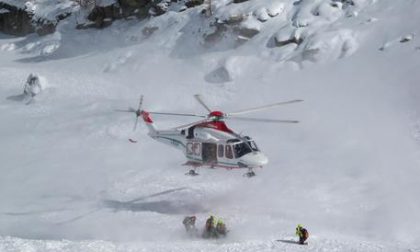 Valanga travolge scialpinisti: a rischio anche i soccorritori