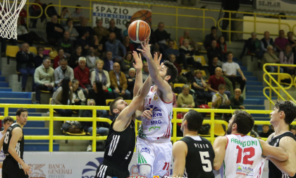 Basket: Paffoni Omegna in semifinale