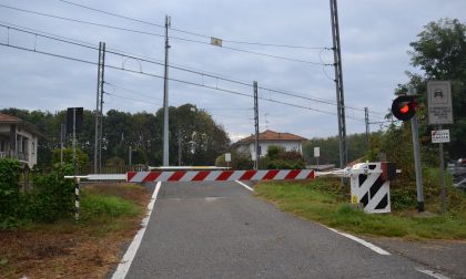 Passaggio a livello in tilt a Borgomanero: traffico bloccato in città