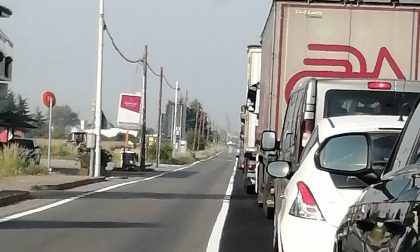 Fuoristrada contro guard rail a Cameriano: Provinciale bloccata da Novara verso Vercelli