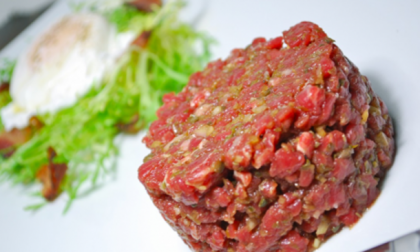 Tartare bovino a rischio listeria: Lidl Italia richiama dal mercato un lotto di carne