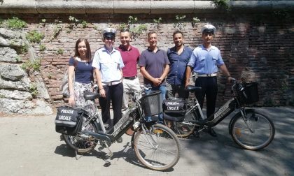 Vigili in bici per presidiare Novara