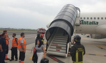 Incendio sull’aereo Torino-Roma, passeggeri evacuati