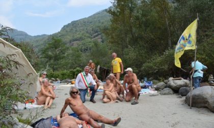 Varallo nudi lungo il Sesia: inaugurata spiaggia naturista | FOTO e VIDEO