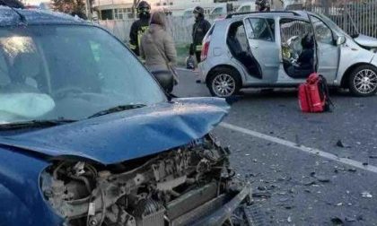 Cinque feriti in uno scontro che ha coinvolto tre auto a Vaprio