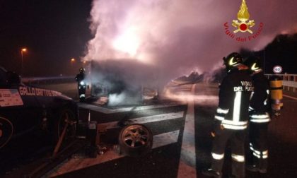 Si incendia un furgone lungo la A26