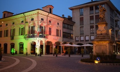Per la Festa della Repubblica Palazzo Tornielli si illumina col tricolore