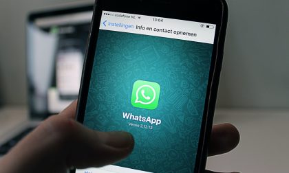 WhatsApp, due trucchi sulla posizione GPS e le spunte blu