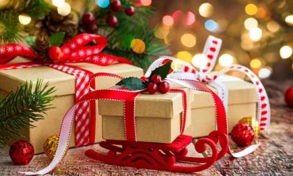 Meno regali sotto l’albero e meno viaggi: caro-energia blocca il Natale