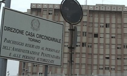 Carcere Torino: detenuto prende per la gola e lancia urina ai poliziotti