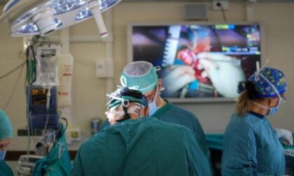 Robot asporta un tumore renale maligno su bimba di 4 anni: è la prima volta in Italia