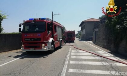 Vasto incendio a Massino Visconti: vigili del fuoco in campo