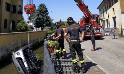 Incidente a Cerano: auto cade in una roggia