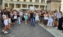 Anche a Novara è scesa in piazza la protesta contro il green pass - VIDEO
