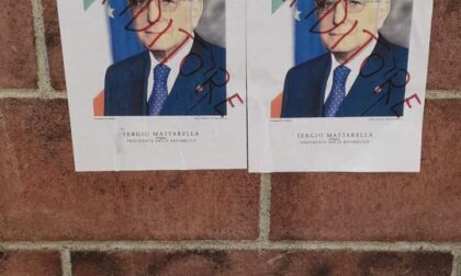 Imbrattati i manifesti del Presidente Mattarella a Gattinara