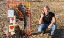 Fabrizio Corona dà buca in Canavese.. artista brucia il quadro a lui ispirato