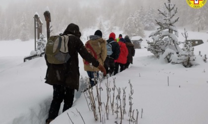Migranti bloccati dalla neve: intervento del Soccorso alpino