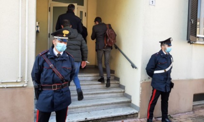 Novara uomo trovato morto in casa con ferite da arma da taglio