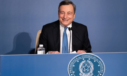 "Draghi è un mezzo uomo": bufera sul sindaco di Arona Federico Monti