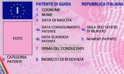 Donna va all’esame di teoria della patente… guidando la propria auto