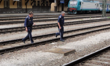 Identificato il cadavere trovato sui binari a Torino: si tratta di un 15enne