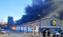 Evacuata la Lidl a Borgomanero per un incendio nel magazzino - VIDEO