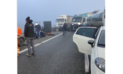Maxi tamponamento sulla A26: due morti e diversi feriti. Traffico bloccato in direzione della Liguria