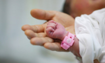 Tre neonati nascono la notte di Capodanno all’ospedale di Borgomanero