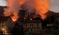 Incendio ad Angera: notte di lotta per domare il vasto rogo