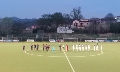 Giovane tifoso del Gattinara cade dalla tribuna durante la partita