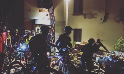 1350 ciclisti in bici da Milano ad Arona sul Lago Maggiore con Bike Night