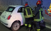 Auto ribaltata nella galleria "Massino Visconti" sulla A26: due feriti