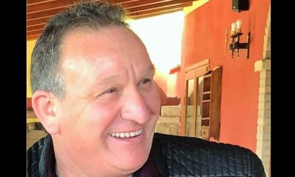 Addio “Saro”, artigiano edile morto dopo una tragica caduta da un tetto a Cavallirio