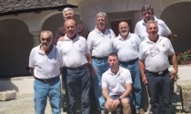 Gli Alpini di Borgomanero al Monte Mesma sigillano l'amicizia con i frati del convento