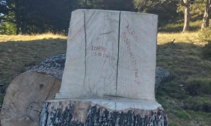 Vandalismo alla Casa degli Alpini, la rabbia delle Penne nere