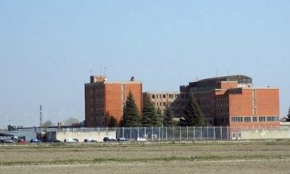 Alta tensione in carcere a Vercelli: detenuto incendia la cella