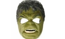 Mergozzo si intrufola in casa con maschera di Hulk e roncola: foglio di via per uno straniero