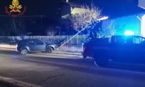 Incidente nella notte ad Agrate Conturbia: un'auto abbatte un lampione