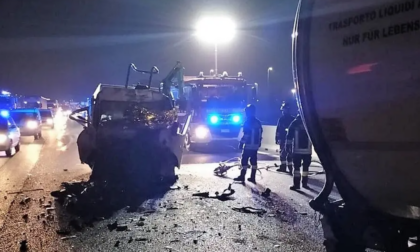 Schianto tra furgone e autocisterna in A4: morto un 40enne