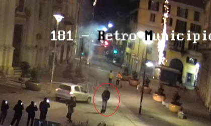 Spara fuochi d’artificio in piazza Gramsci: sanzionato e denunciato