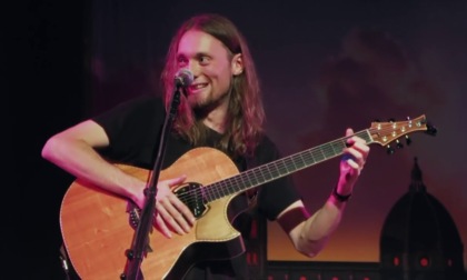 La star della chitarra fingerstyle Mike Dawes a Veruno il 18 marzo