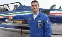 Pilota delle Frecce muore a 34 anni: "Abbiamo ammirato la sua bravura nei cieli del lago Maggiore"