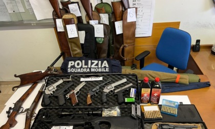 Novara spari contro una casa in via Crimea: sequestrate 49 armi